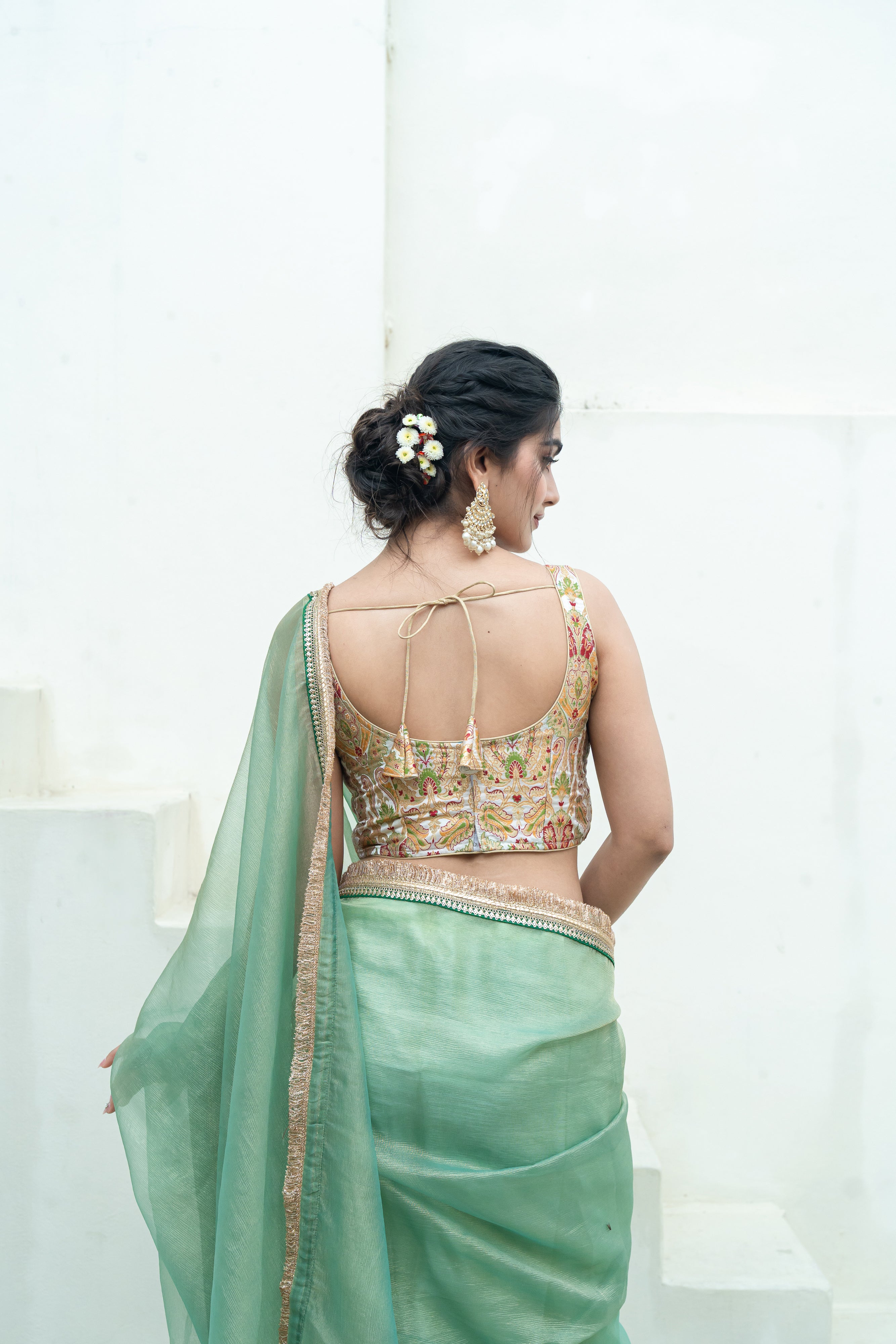 Woven Designed Kashi Banarsi Scoop Neck Padded Saree Blouse