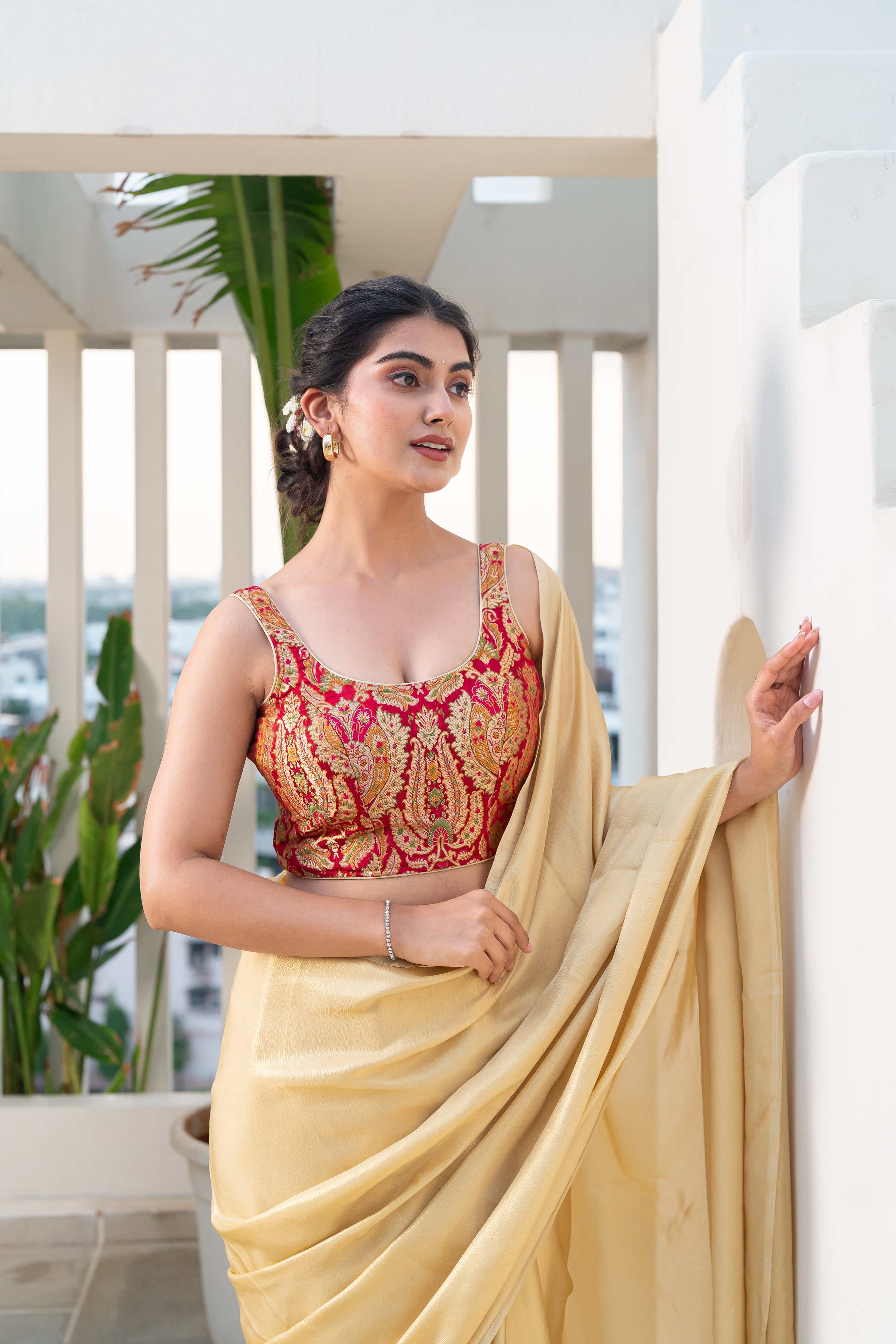 Woven Designed Kashi Banarsi Scoop Neck Padded Red Saree Blouse