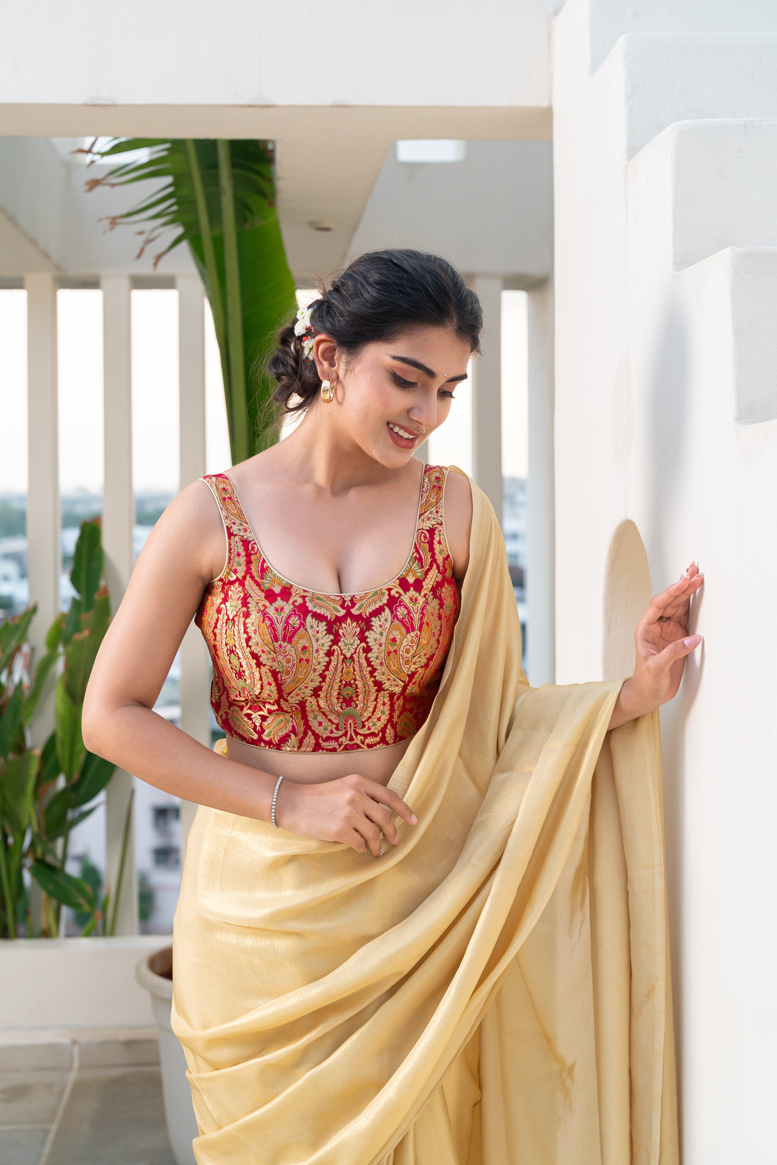 Woven Designed Kashi Banarsi Scoop Neck Padded Red Saree Blouse